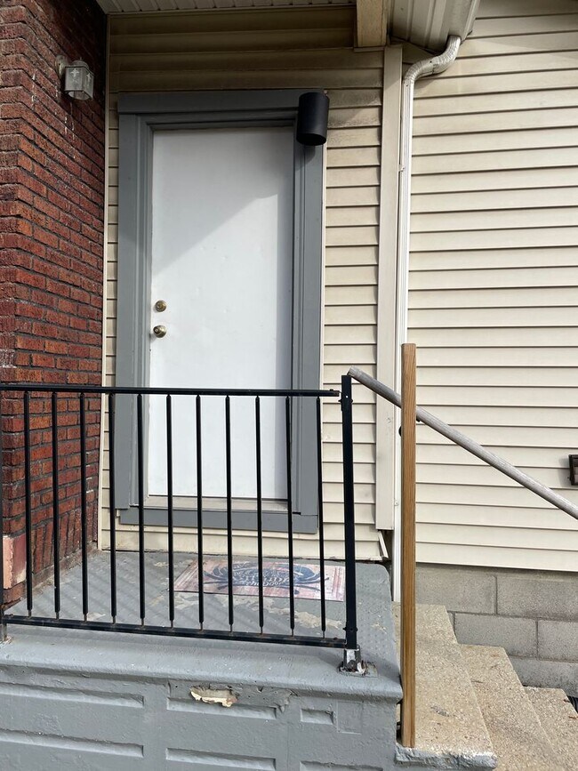 369 Stambaugh Ave in Sharon, PA - Building Photo - Building Photo