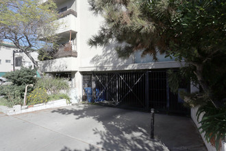 400 S Hobart Blvd in Los Angeles, CA - Building Photo - Building Photo