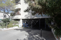 400 S Hobart Blvd in Los Angeles, CA - Foto de edificio - Building Photo