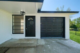 221 N Baron St in Bellville, TX - Building Photo - Building Photo