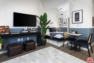 11950 Erwin St in Los Angeles, CA - Building Photo - Building Photo