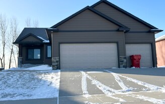 306 Luella Pl NE in Stewartville, MN - Building Photo