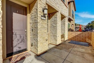 26417 Choral Ln in Santa Clarita, CA - Foto de edificio - Building Photo