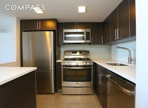 666 Greenwich St in New York, NY - Building Photo - Building Photo