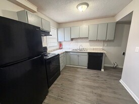 131 Wall St, Unit 115 in Warner Robins, GA - Building Photo