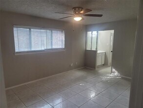 10601 Sagewind Dr in Houston, TX - Building Photo - Building Photo
