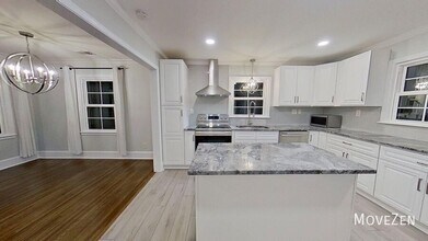 1200 Dresden Dr W in Charlotte, NC - Building Photo - Building Photo