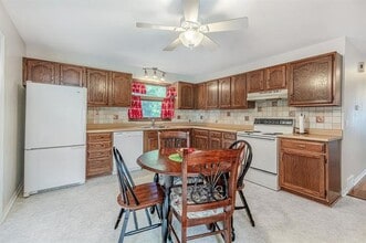 1 Jason Cir in Madison, WI - Building Photo - Building Photo