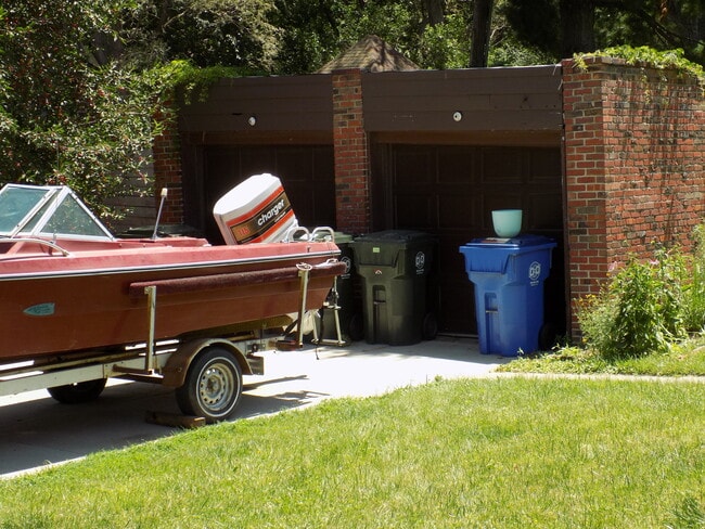 property at 2808 Winthrop Rd