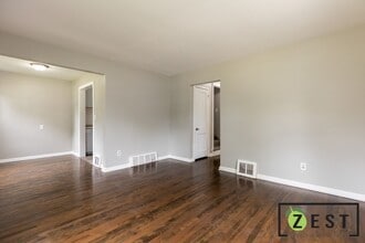 19366 Woodside St in Harper Woods, MI - Building Photo - Building Photo