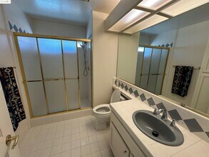 5752 Drakes Dr in Discovery Bay, CA - Building Photo - Building Photo