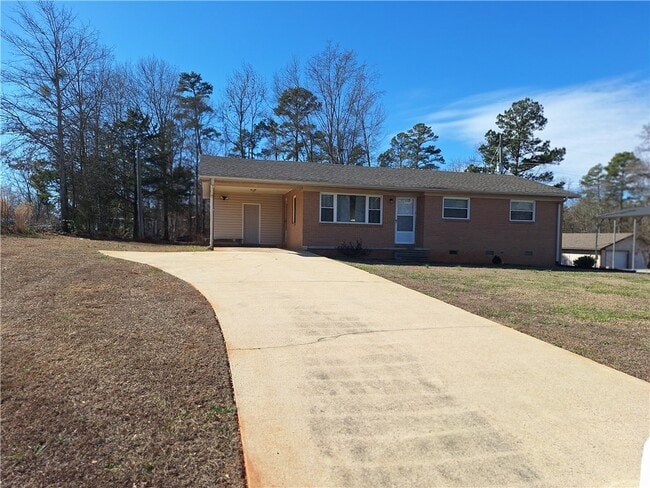 614 Dr Mitchell Rd in Seneca, SC - Building Photo - Building Photo