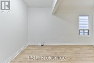 212 Coxwell Ave in Toronto, ON - Building Photo - Building Photo