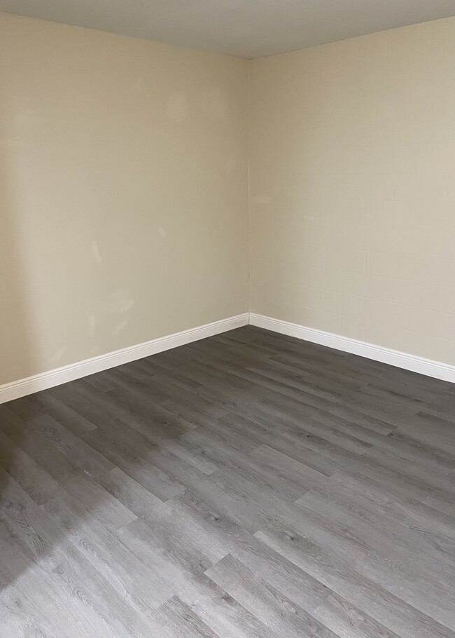 property at 2518 Quail Run Blvd N