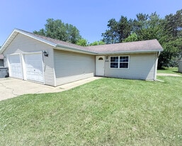 2101 Mittelstadt Ln in Eau Claire, WI - Building Photo