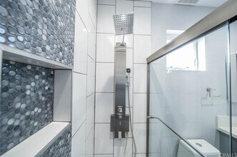 4820 St Charles Pl, Unit Back unit in Los Angeles, CA - Foto de edificio - Building Photo