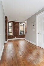 E 13TH ST., Unit 6D in New York, NY - Foto de edificio - Building Photo