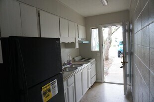 80 4th Ave in Shalimar, FL - Building Photo
