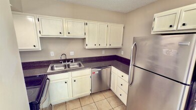 3799 Carnes Ave, Unit 15 in Memphis, TN - Building Photo - Building Photo