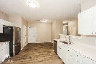 5805 Little River Rd in Atlanta, GA - Foto de edificio - Building Photo