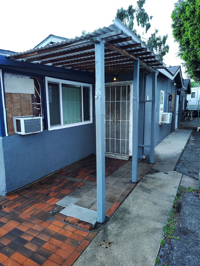 property at 826 E Rte 66