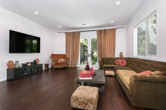 5825 Fulton Ave in Van Nuys, CA - Building Photo - Building Photo