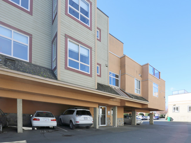 Meadowlands in Central Saanich, BC - Building Photo - Building Photo