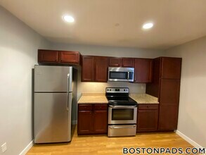 20 Pond St in Braintree, MA - Building Photo - Building Photo