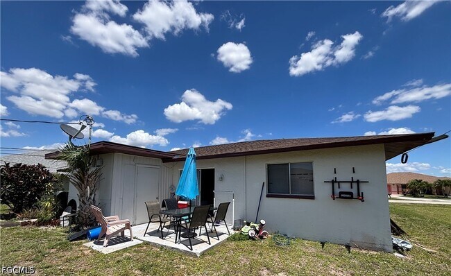 536 SE 6th Pl in Cape Coral, FL - Building Photo - Building Photo