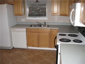 10207 Rutland Village W in Austin, TX - Building Photo - Building Photo