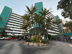 1700 NW N River Dr in Miami, FL - Building Photo - Building Photo