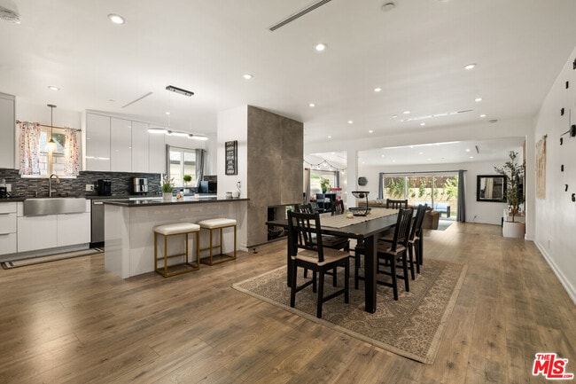 property at 5720 Gentry Ave