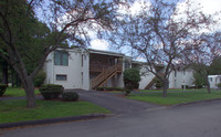 Boulders in Brockton, MA - Foto de edificio - Building Photo