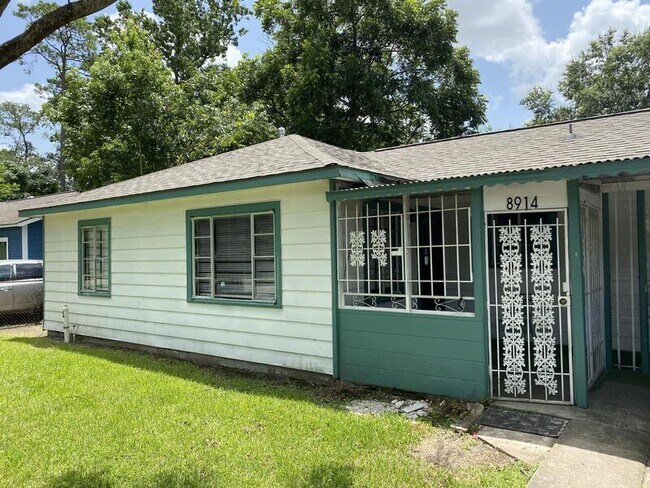 property at 8914 Linda Vista Rd