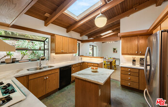 3858 Roble Vista Dr in Los Angeles, CA - Building Photo - Building Photo