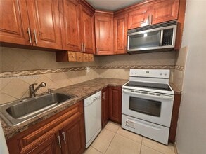 4845 NW 7th St in Miami, FL - Building Photo - Building Photo