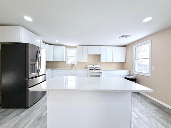 1572 Summit Ave in Hillside, NJ - Building Photo - Building Photo