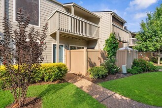 2379 Briarwest Blvd in Houston, TX - Foto de edificio - Building Photo