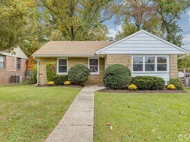 19 Melville Rd in Edison, NJ - Building Photo