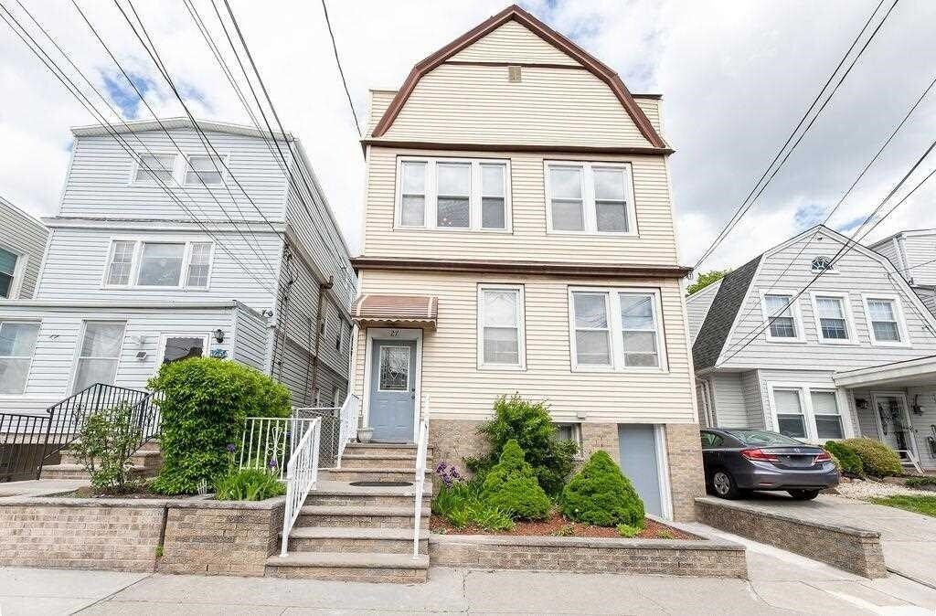 27 E 46th St-Unit -2 in Bayonne, NJ - Building Photo