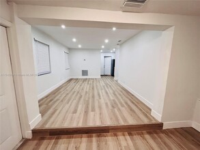 800 W 3rd St in Riviera Beach, FL - Building Photo - Building Photo