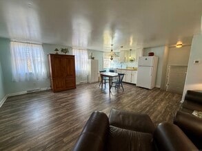 176 Pocono Rd in Brookfield, CT - Building Photo - Building Photo