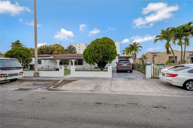 38 Essex Ave in Hialeah, FL - Building Photo - Building Photo