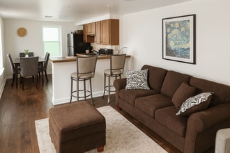 1207 Green St, Unit 2 in Philadelphia, PA - Foto de edificio - Building Photo