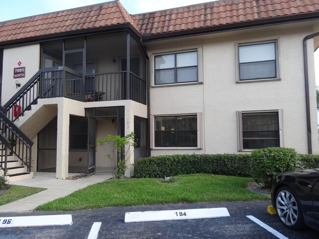 7091 Golf Colony Ct in Greenacres, FL - Building Photo - Building Photo