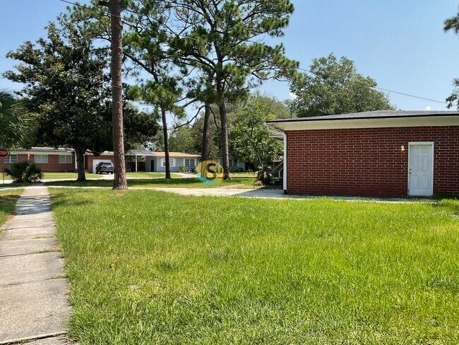 3235 Holly Berry Ln in Jacksonville, FL - Building Photo - Building Photo