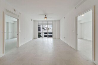2150 N Bayshore Dr, Unit 305 in Miami, FL - Building Photo - Building Photo