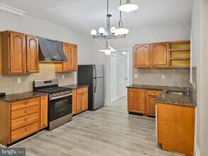 637 N 32nd St in Philadelphia, PA - Building Photo - Building Photo