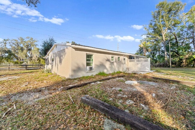 11030 SE Maricamp Rd in Ocala, FL - Building Photo - Building Photo