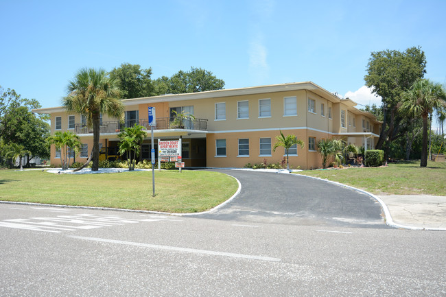 Garden Court Apartments in St. Petersburg, FL - Building Photo - Building Photo